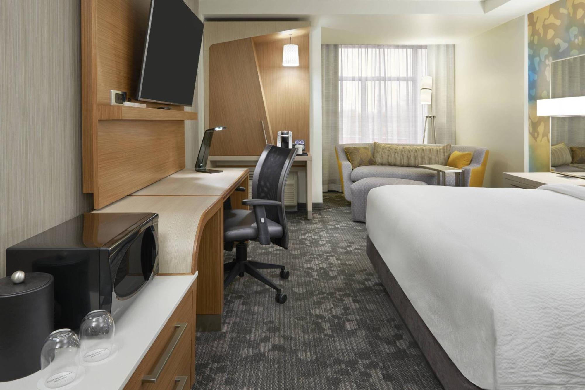 Hotel Courtyard By Marriott Oshawa Exteriér fotografie